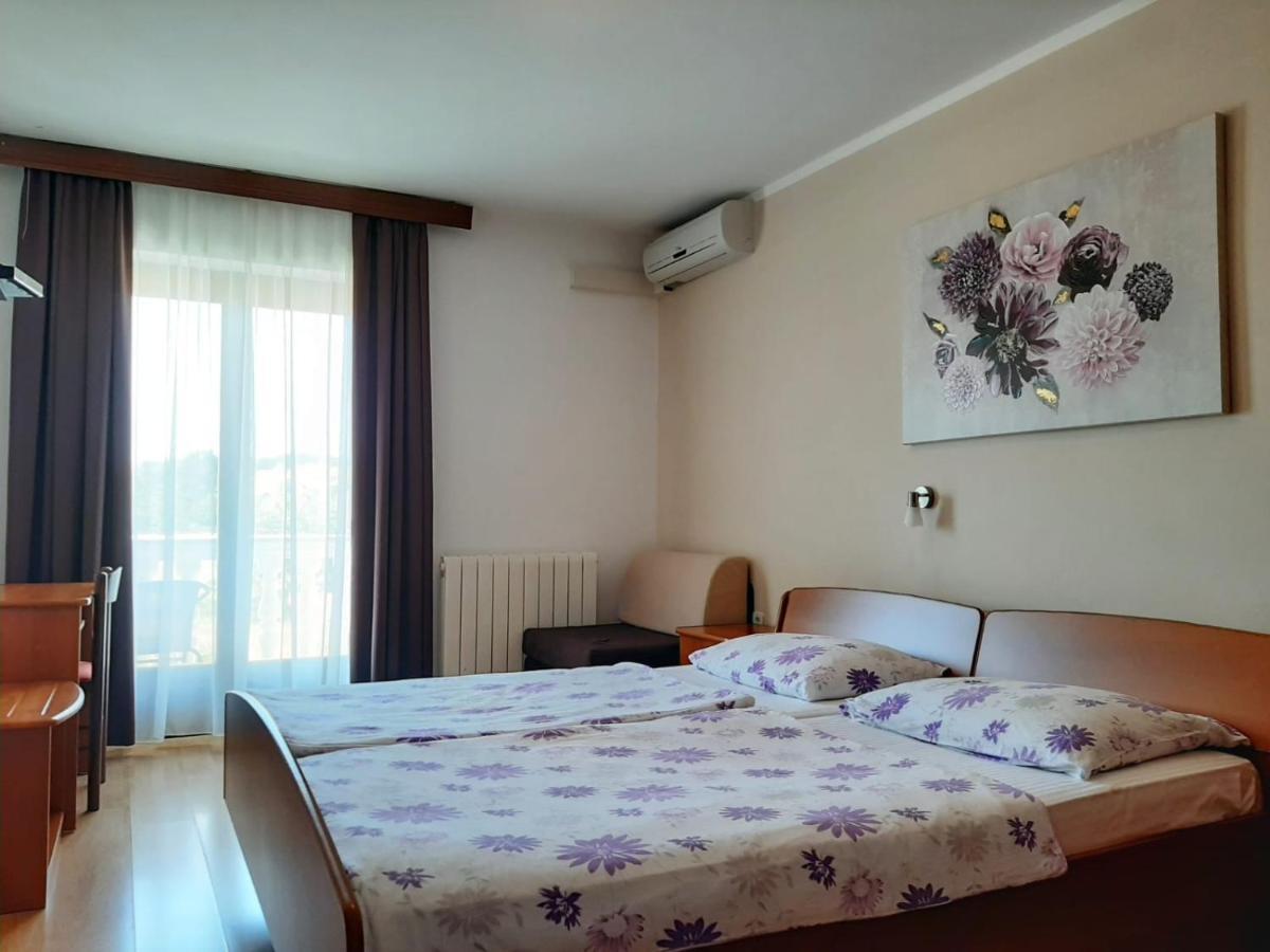 Bed and Breakfast Pansion Katarina Малинська Екстер'єр фото