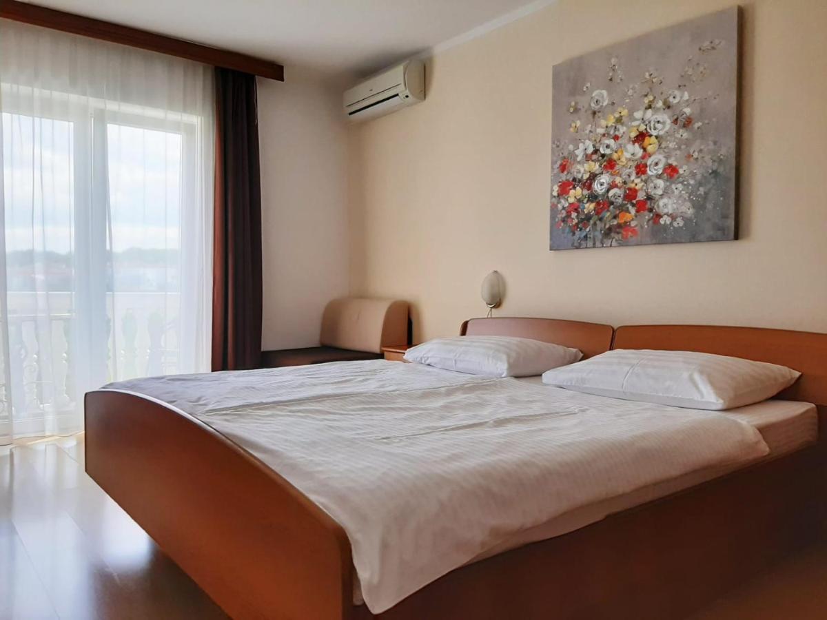 Bed and Breakfast Pansion Katarina Малинська Екстер'єр фото
