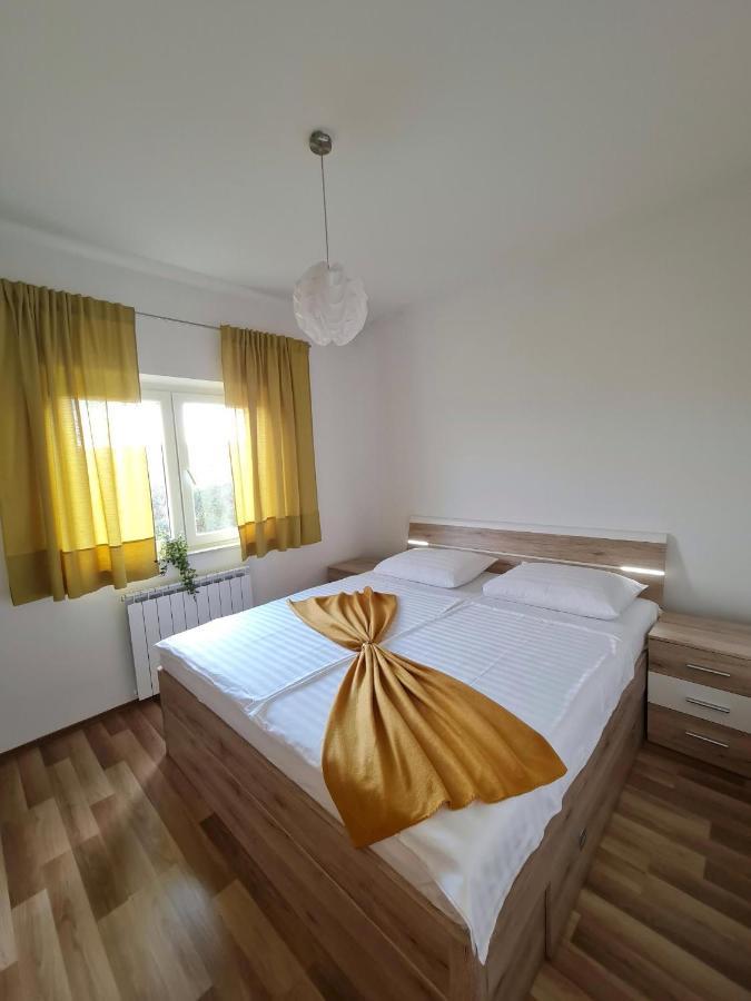 Bed and Breakfast Pansion Katarina Малинська Екстер'єр фото